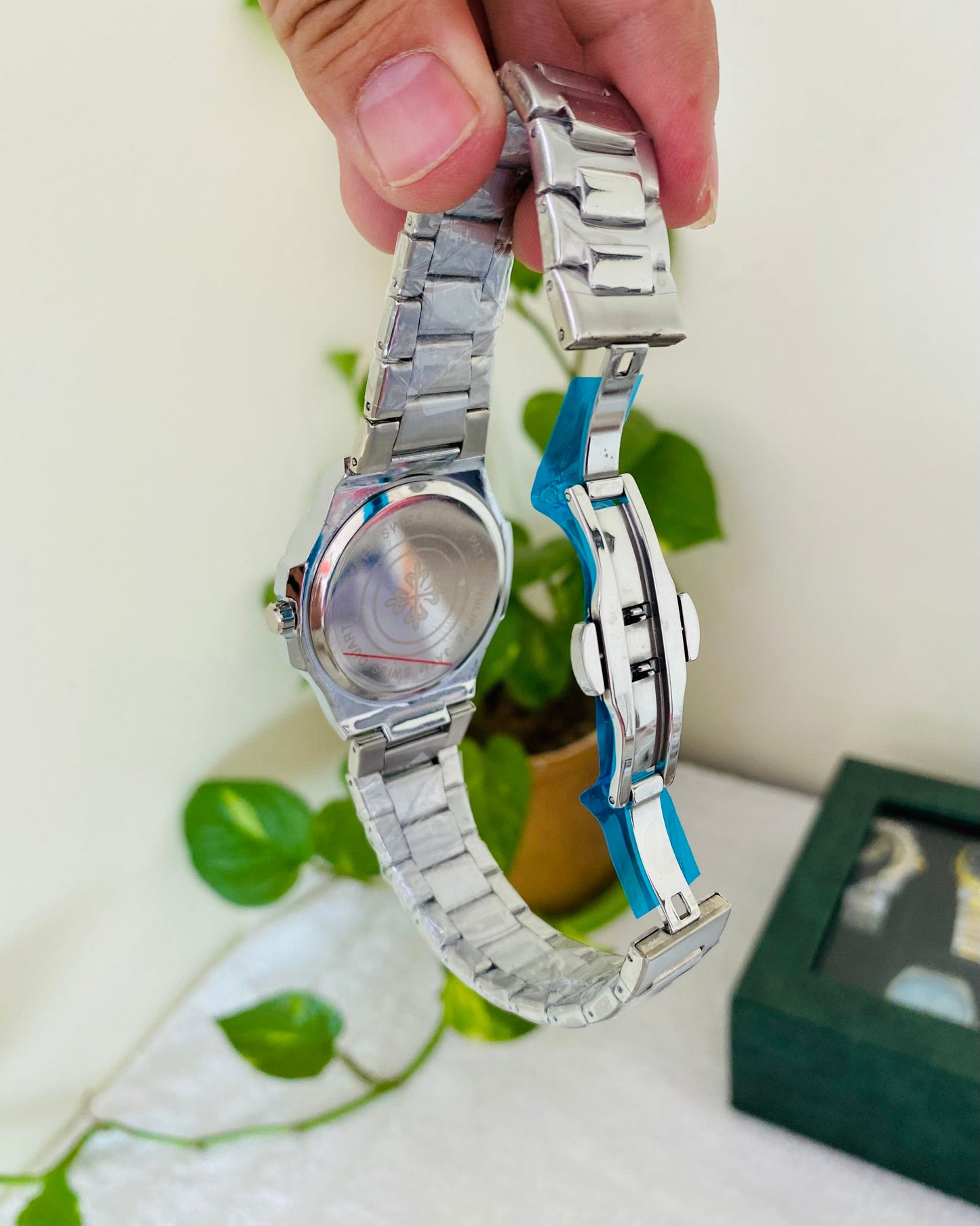 PP Date working white Chain Wrist Watch With Blue Dial